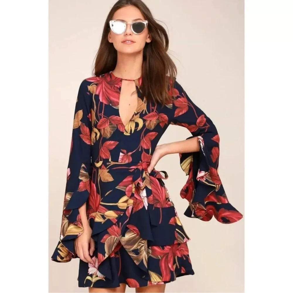 NWT C/MEO COLLECTIVE Gossamer Navy Floral Print Ruffle Sleeve Wrap Dress Small‎
